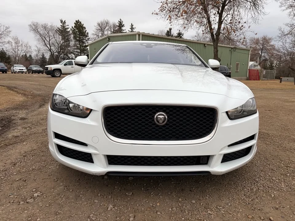 2018 Jaguar XE - Image 2 of 11