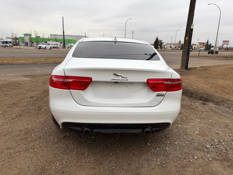 2018 Jaguar XE - Image 4 of 11