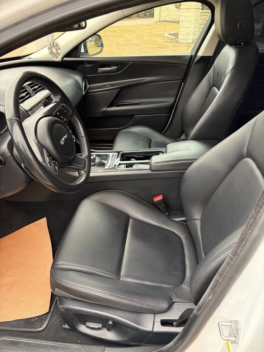 2018 Jaguar XE - Image 7 of 11