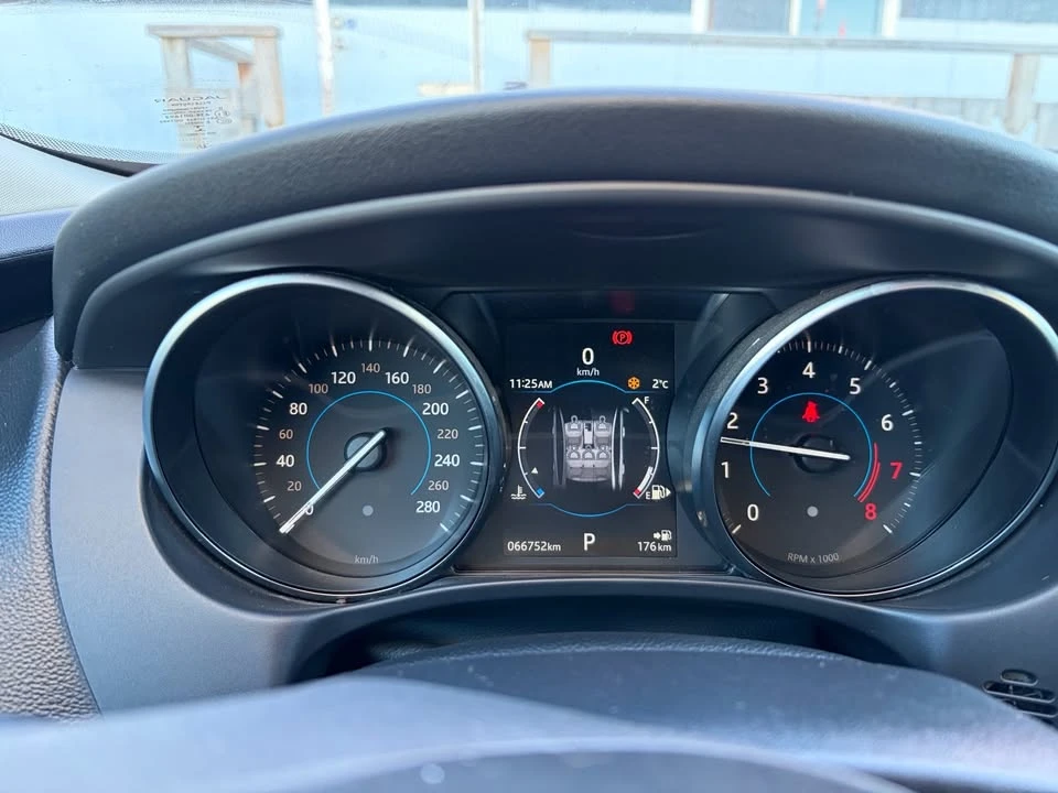 2018 Jaguar XE - Image 11 of 11
