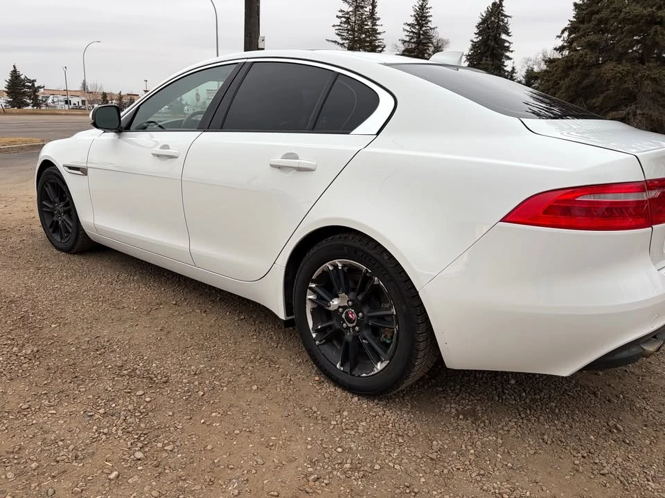 2018 Jaguar XE - Image 5 of 11