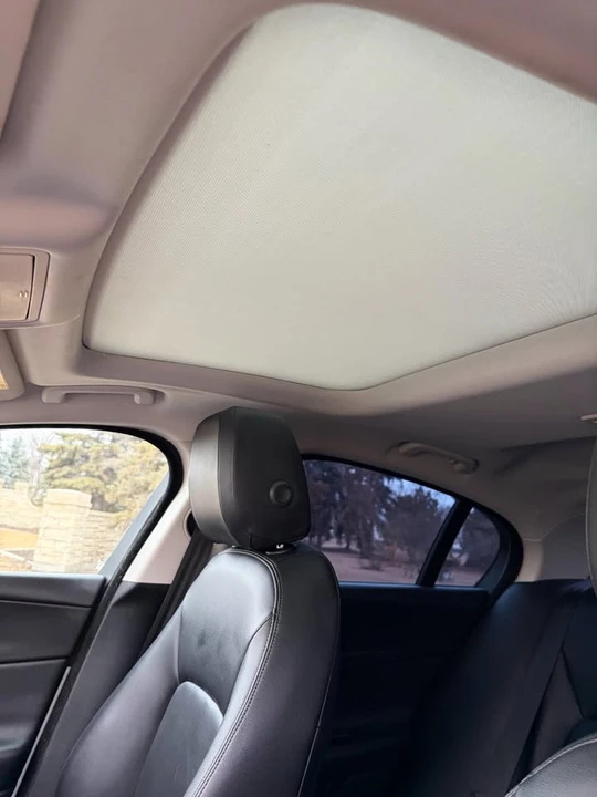 2018 Jaguar XE - Image 9 of 11