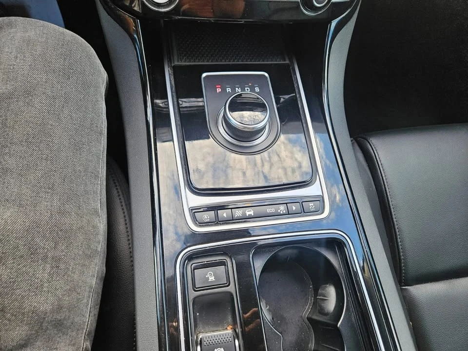 2018 Jaguar XE - Image 7 of 13