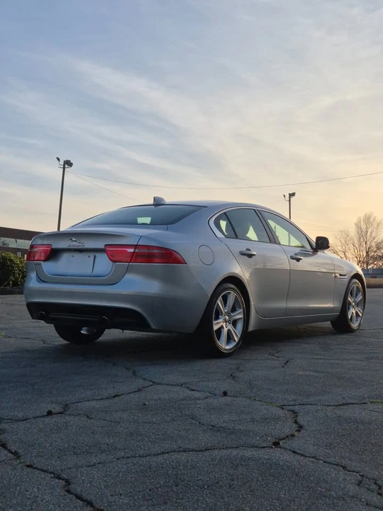 2018 Jaguar XE - Image 4 of 20