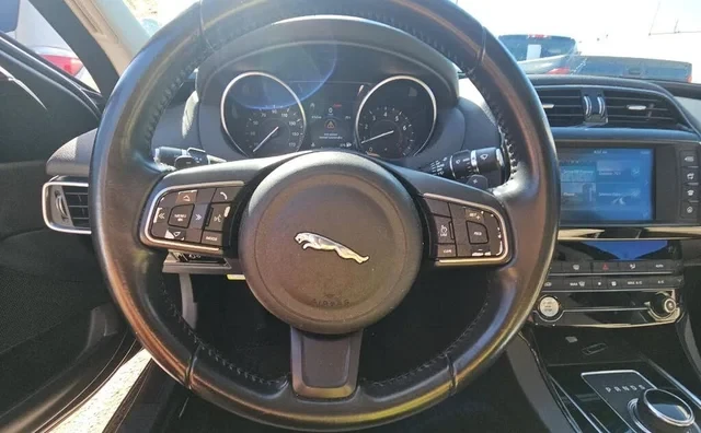 2018 Jaguar XE - Image 9 of 13