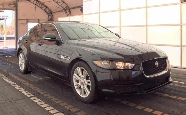 2018 Jaguar XE - Image 2 of 13