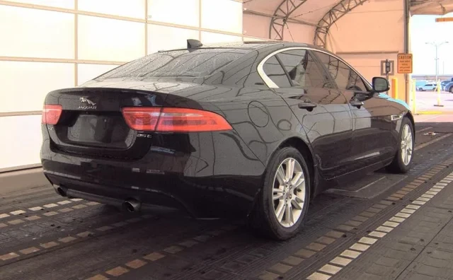 2018 Jaguar XE - Image 3 of 13