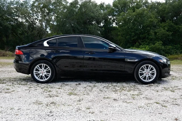 2018 Jaguar XE - Image 13 of 19