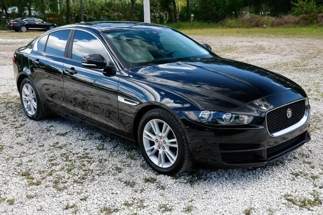 2018 Jaguar XE - Image 15 of 19