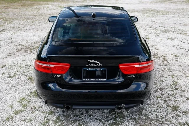 2018 Jaguar XE - Image 9 of 19
