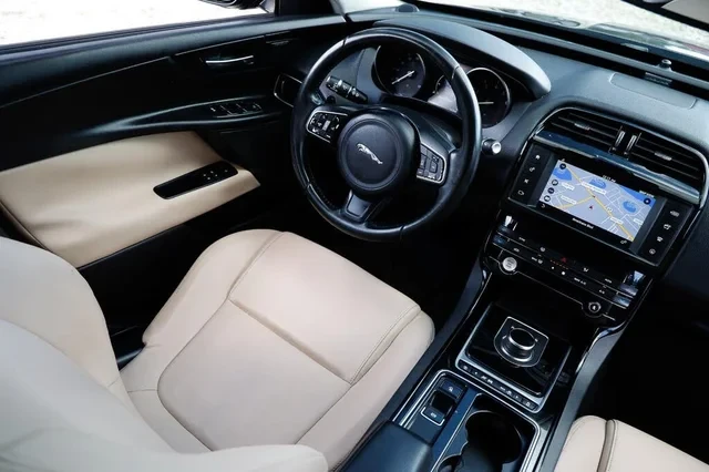 2018 Jaguar XE - Image 19 of 19