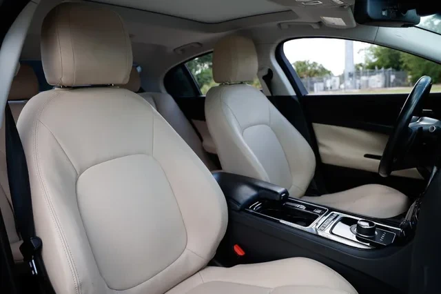 2018 Jaguar XE - Image 17 of 19