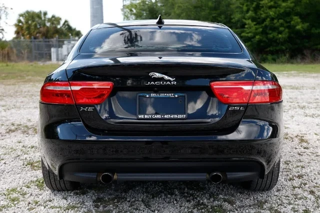 2018 Jaguar XE - Image 7 of 19