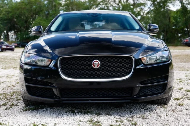 2018 Jaguar XE - Image 18 of 19