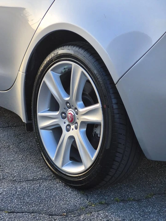 2018 Jaguar XE - Image 6 of 20