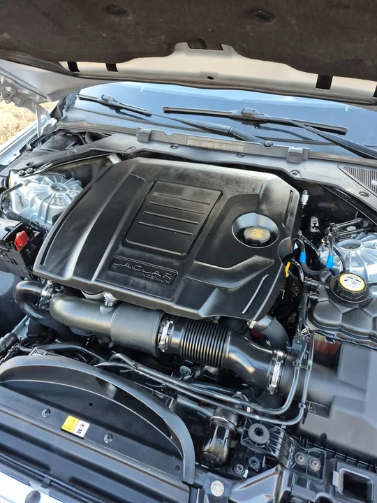 2018 Jaguar XE - Image 18 of 20