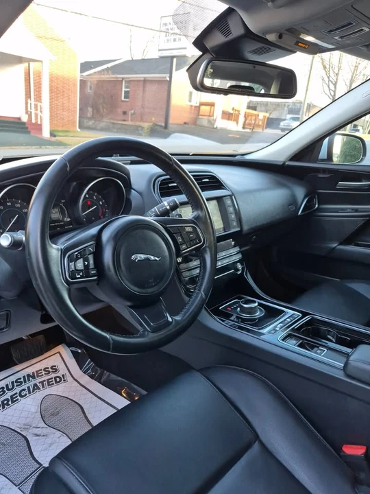 2018 Jaguar XE - Image 8 of 20
