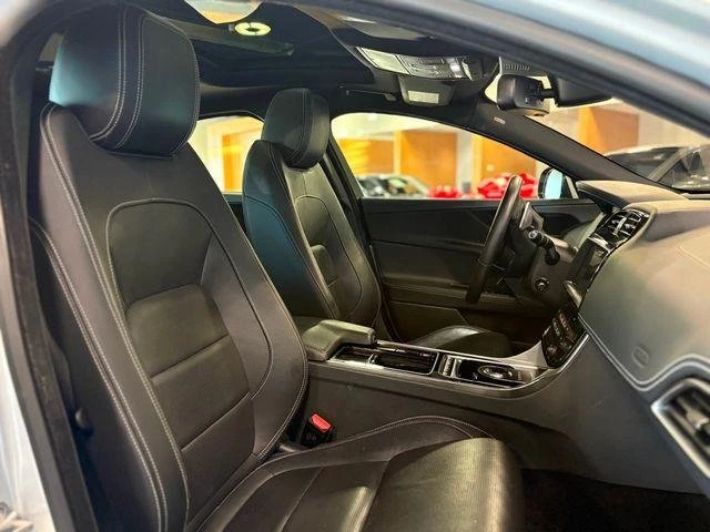 2018 Jaguar XE - Image 13 of 18