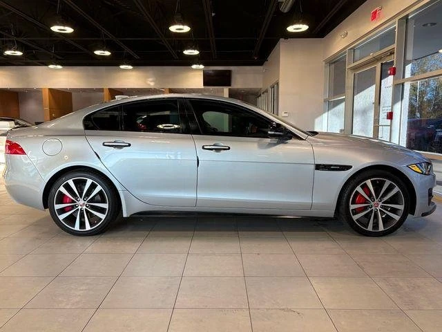 2018 Jaguar XE - Image 9 of 18