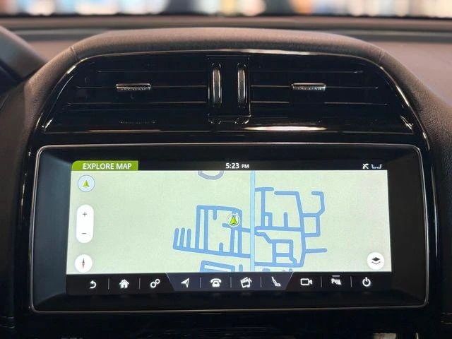 2018 Jaguar XE - Image 17 of 18