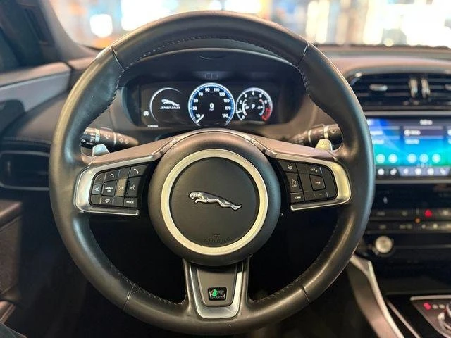 2018 Jaguar XE - Image 14 of 18