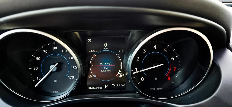 2018 Jaguar XE - Image 17 of 18