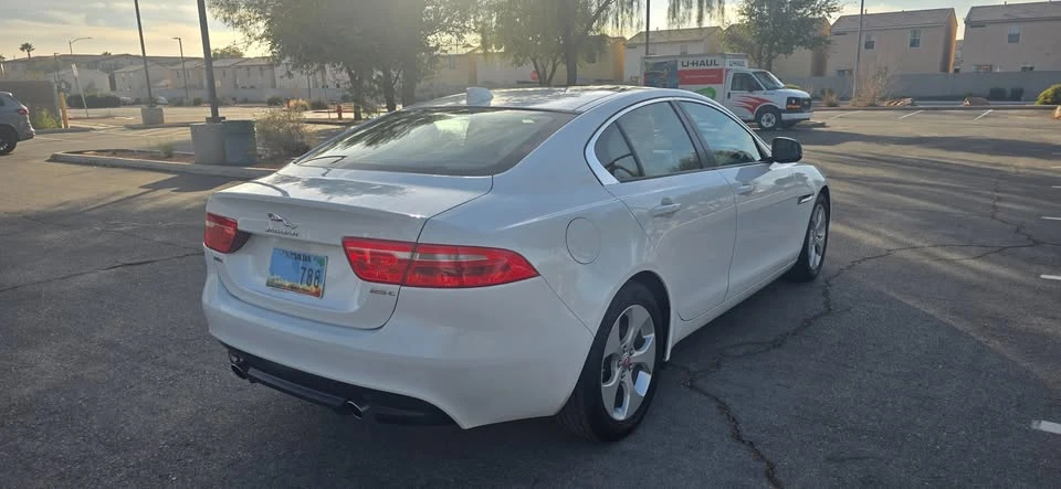 2018 Jaguar XE - Image 5 of 18
