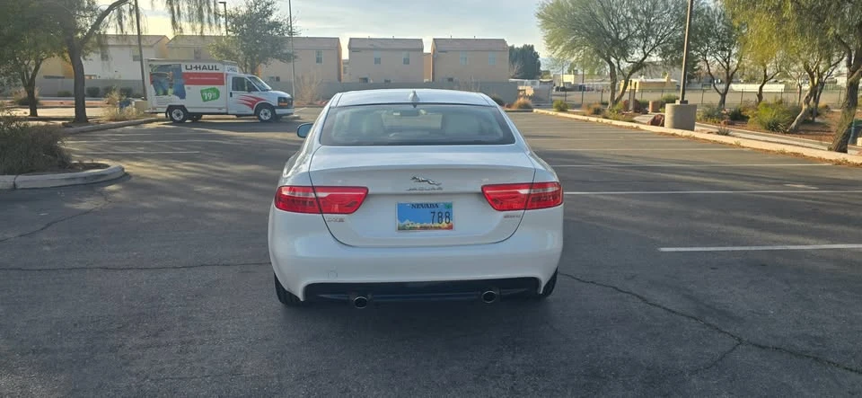2018 Jaguar XE - Image 6 of 18