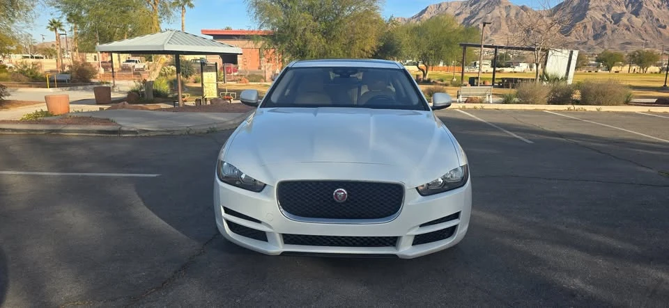 2018 Jaguar XE - Image 2 of 18