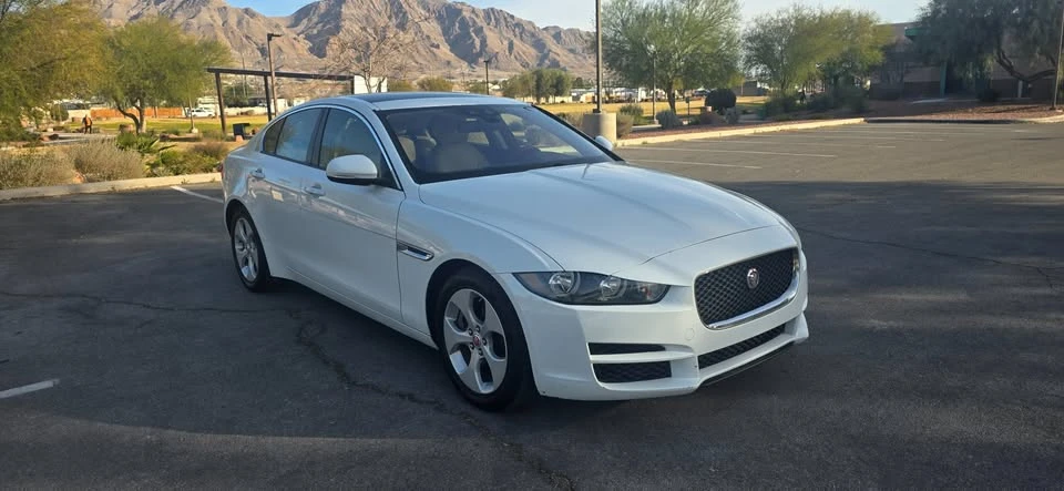 2018 Jaguar XE - Image 3 of 18