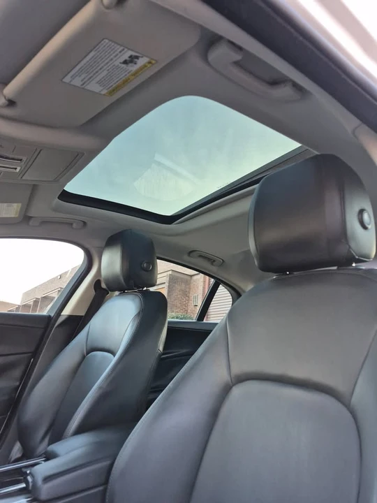 2018 Jaguar XE - Image 14 of 19