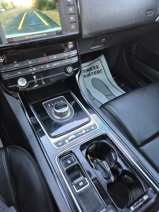 2018 Jaguar XE - Image 13 of 19