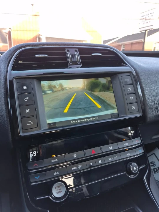 2018 Jaguar XE - Image 12 of 19