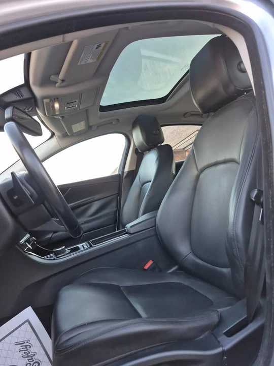 2018 Jaguar XE - Image 6 of 19