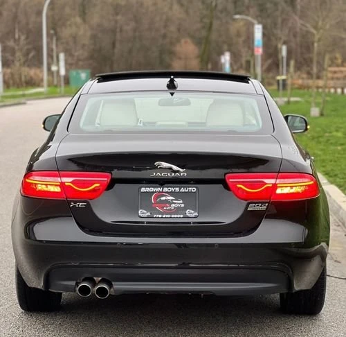 2018 Jaguar XE - Image 3 of 8