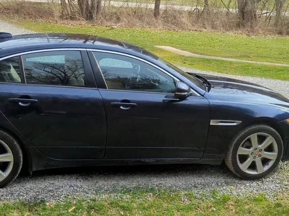 2018 Jaguar XE - Image 7 of 11