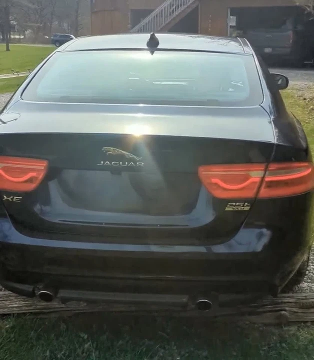 2018 Jaguar XE - Image 4 of 11