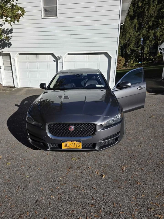 2018 Jaguar XE - Image 12 of 19