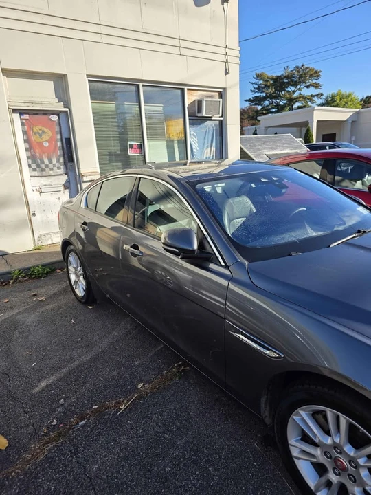 2018 Jaguar XE - Image 18 of 19