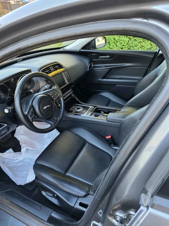2018 Jaguar XE - Image 17 of 19
