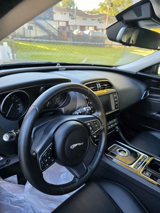 2018 Jaguar XE - Image 16 of 19