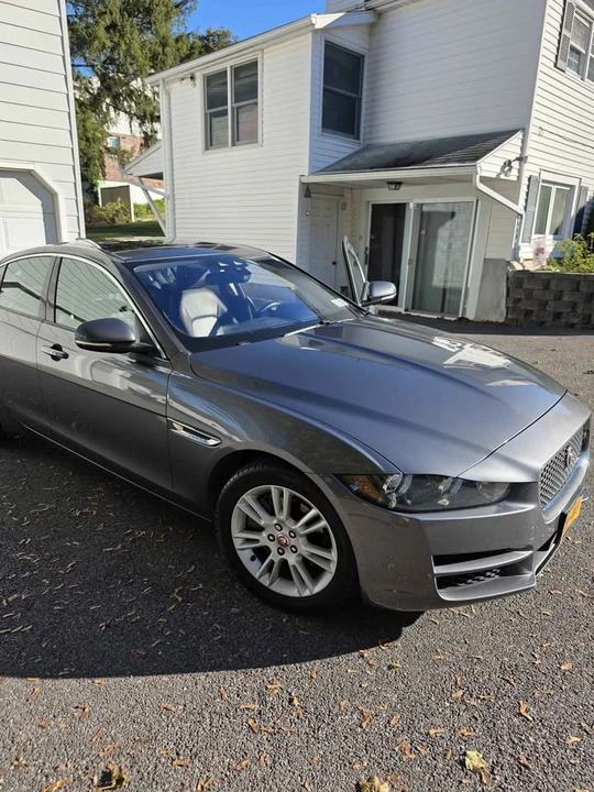 2018 Jaguar XE - Image 13 of 19