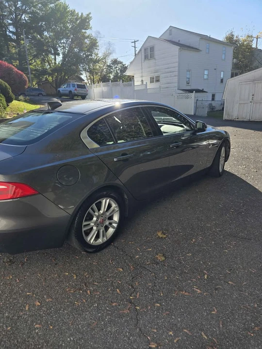 2018 Jaguar XE - Image 14 of 19