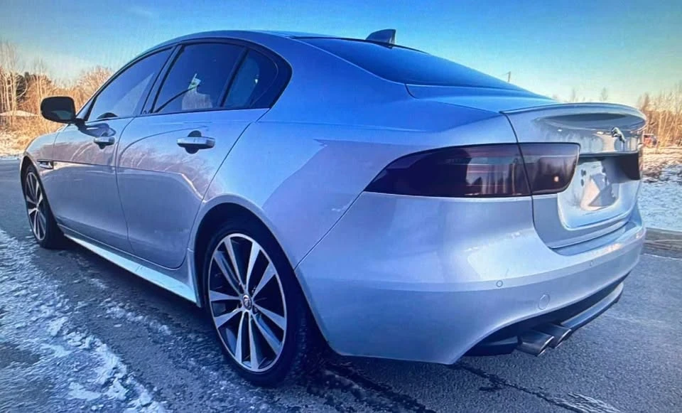 2018 Jaguar XE - Image 3 of 5