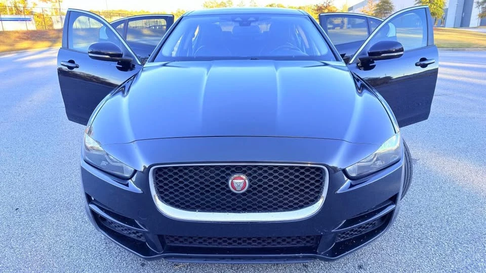 2018 Jaguar XE - Image 3 of 17