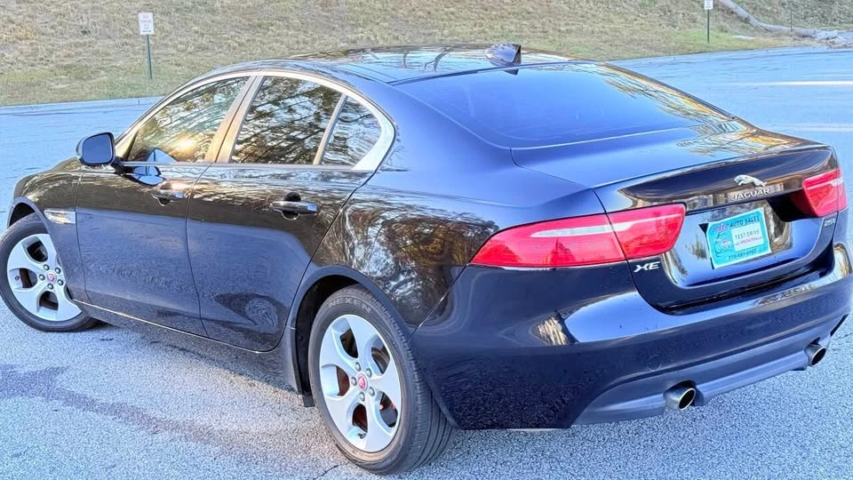 2018 Jaguar XE - Image 7 of 17