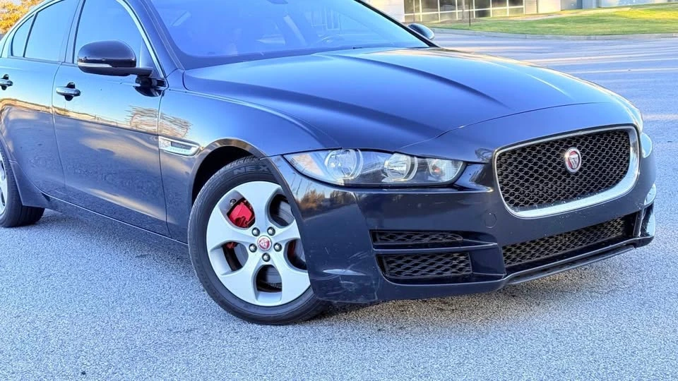 2018 Jaguar XE - Image 4 of 17