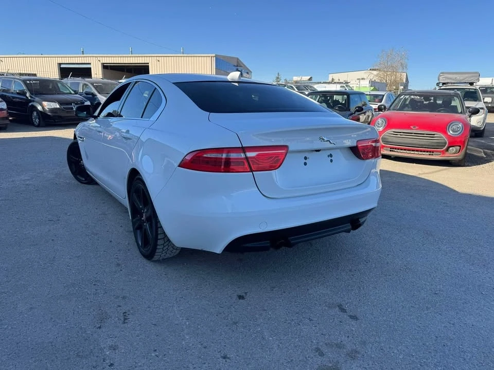 2018 Jaguar XE - Image 5 of 16