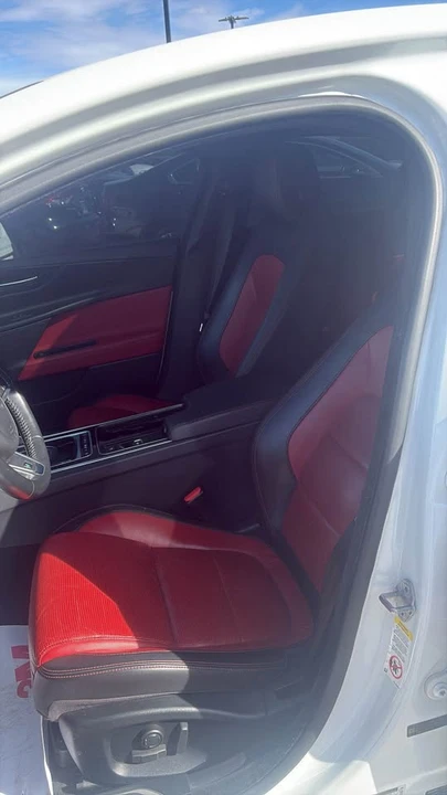 2018 Jaguar XE - Image 6 of 10