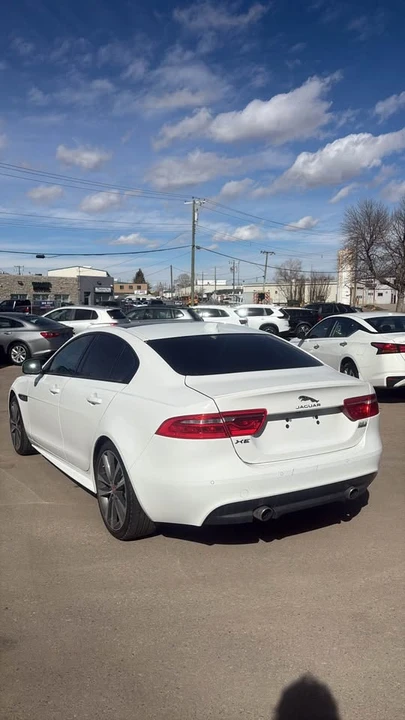 2018 Jaguar XE - Image 5 of 10